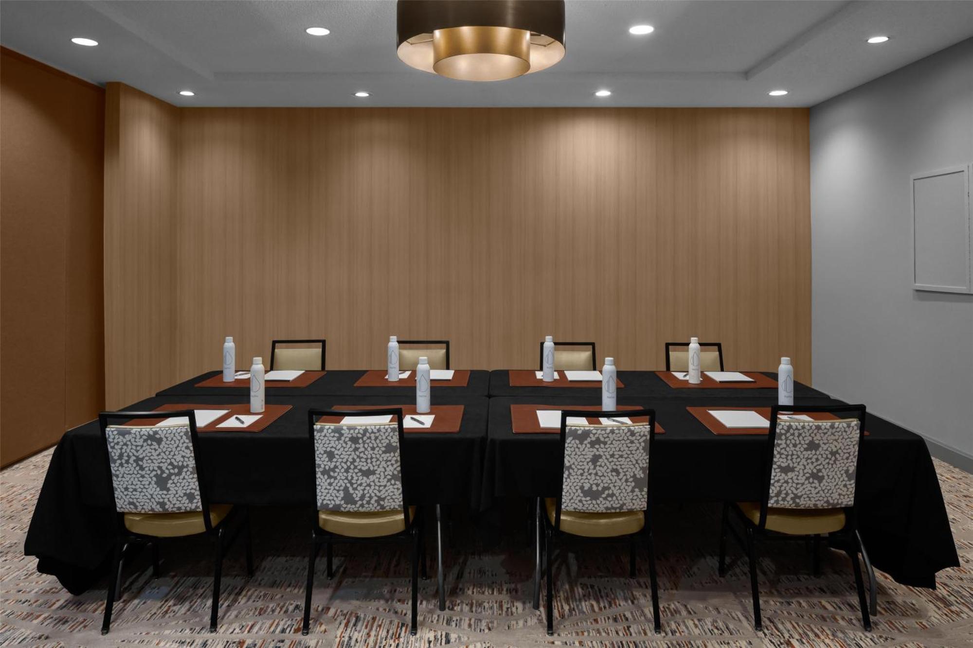 Hotel Embassy By Hilton Biltmore 3*