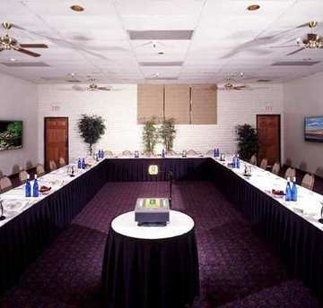 Embassy By Hilton Biltmore Hotel Phoenix
