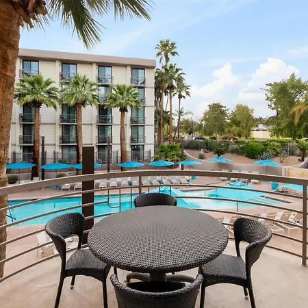 Embassy Suites By Hilton Phoenix Biltmore Exterior photo