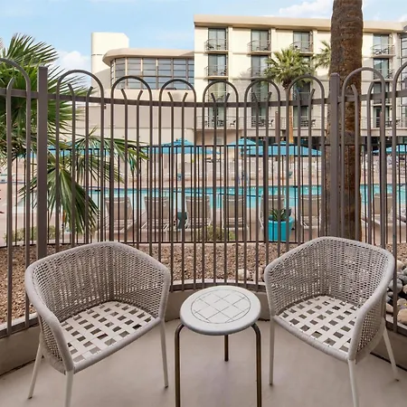 Embassy Suites By Hilton Phoenix Biltmore Exterior photo